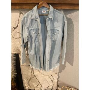 Levi’s distressed oversized light wash shacket size M